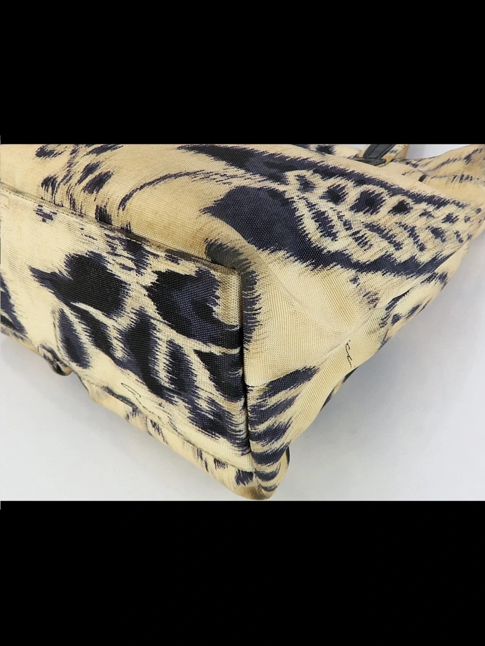 Gucci distinctive patterned